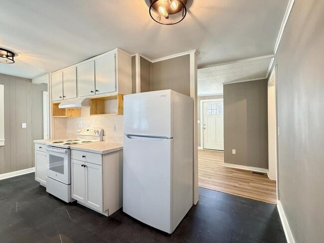 Building Photo - 716 Forest St