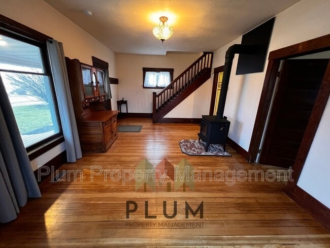 Building Photo - 208 Cedar St