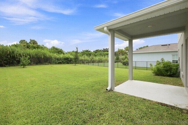 Building Photo - 484 Cherimoya St