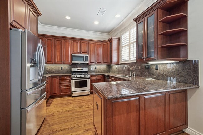 Building Photo - 2943 Brompton Square Dr