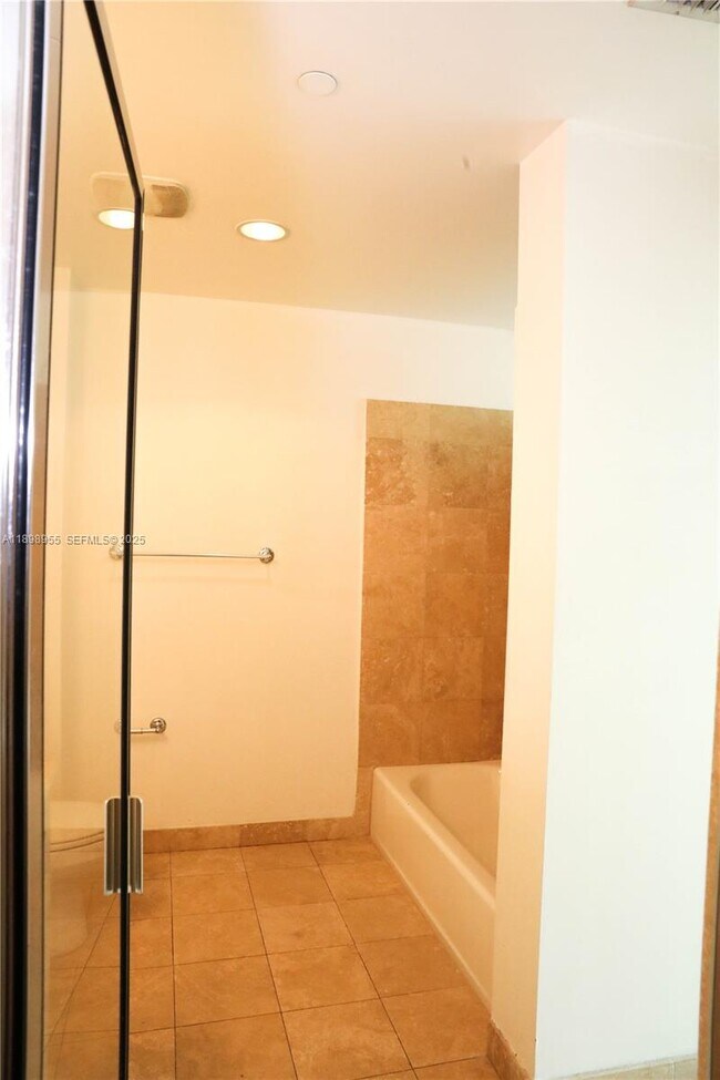 Building Photo - 350 NE 24th St