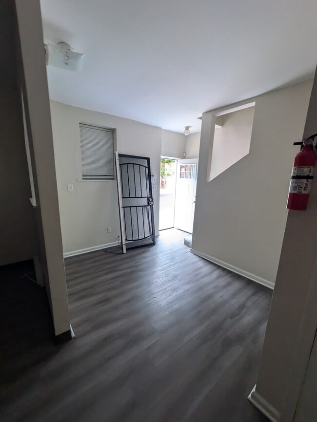 Building Photo - 831 Kirkwood St