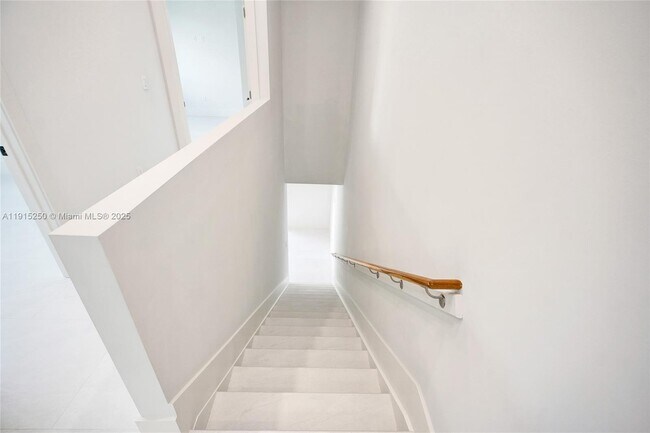 Building Photo - 119 NE 118th St