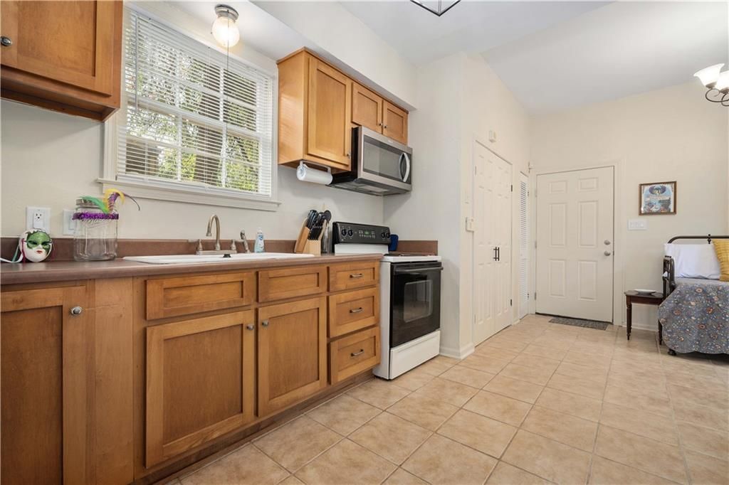 Building Photo - 158 S Cedar St