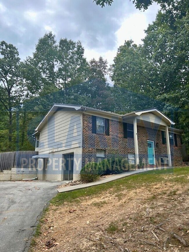 Building Photo - Remodeled three bedroom home on an acre lot!