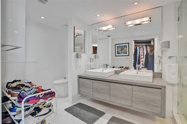 Building Photo - 400 Sunny Isles Blvd