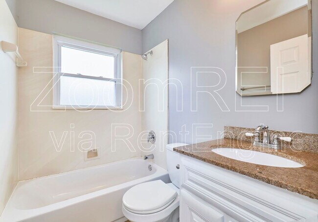 Building Photo - 2700 Steeplechase Ln