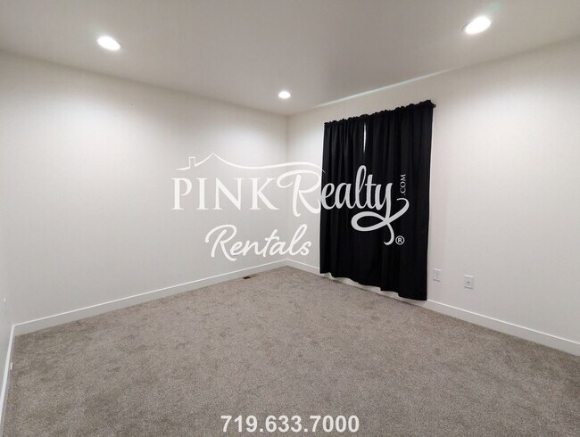 Building Photo - 284 W Kyle Dr