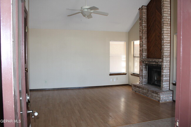 Building Photo - 1719 Bogart Pl