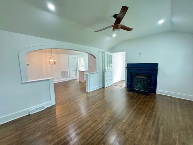 Building Photo - Renovated 3 Bedroom/2 Bath Home