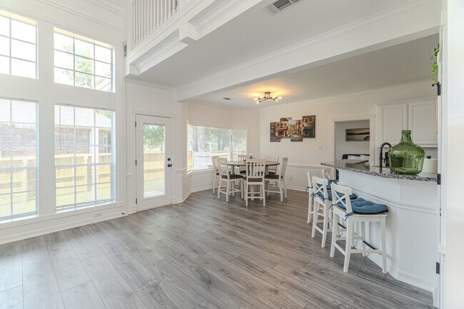 Building Photo - 3631 Country Club Blvd