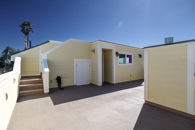 Building Photo - 3-Bed + 2.5 Bath Home with roof top deck with views of Ocean | Silverstrand Beach | Unfurnished