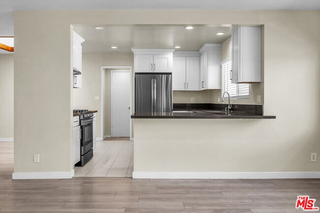 Building Photo - 5137 Reynier Ave