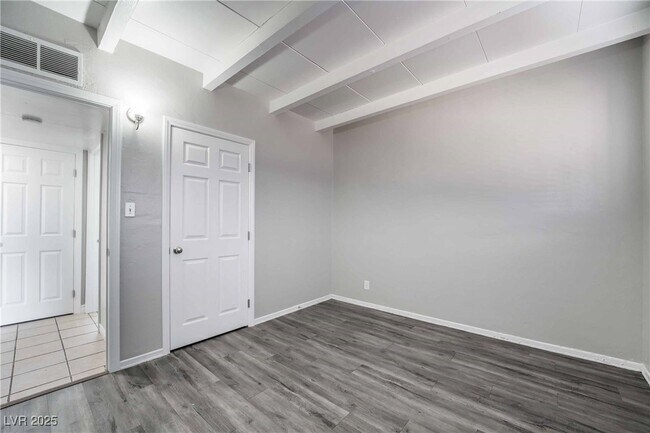 Building Photo - 2104 White St