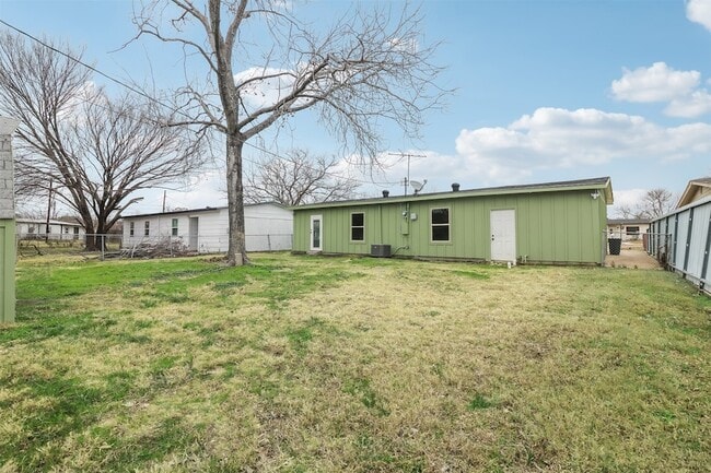 Building Photo - 1211 Gate Ln Dr