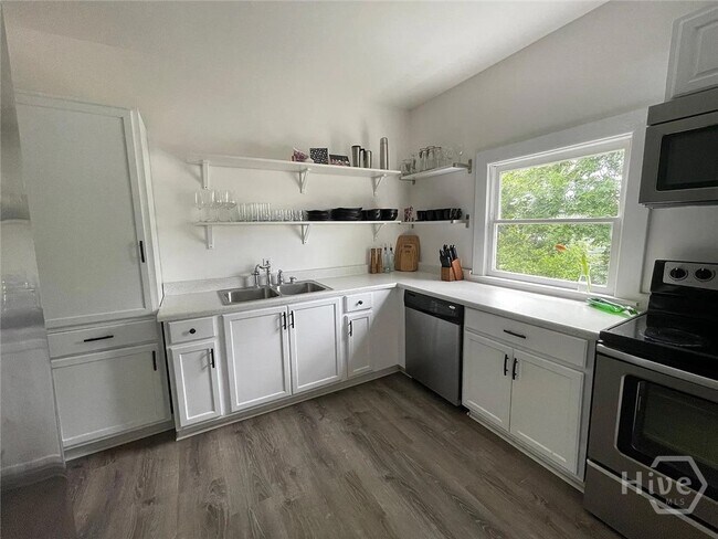 Building Photo - 2206 Barnard St