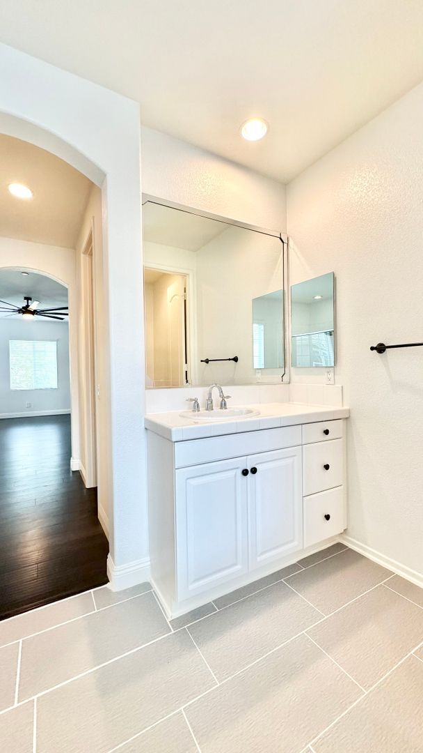 Building Photo - Beautifully Updated Two-Story Home in Lake...