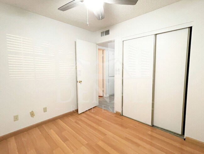Building Photo - 3033 S Longmore
