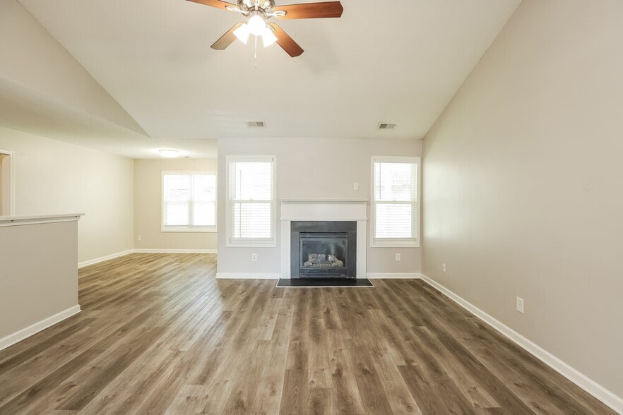 Building Photo - 225 Comet Ct
