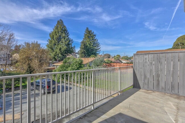 Building Photo - 130 Miles Ln