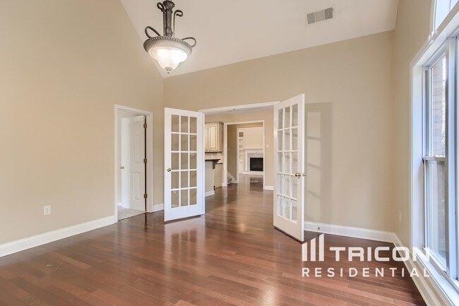 Building Photo - 227 English Oaks Ln
