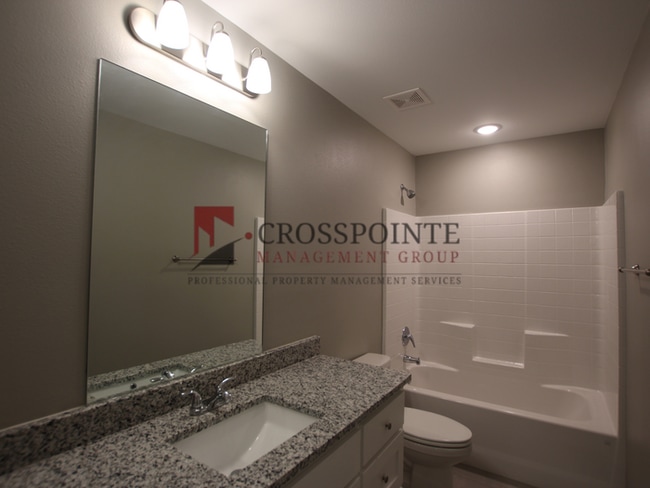 Building Photo - Beautiful 2 Bedroom 2 Bathroom Townhouse in South Tyler! 1/2 OFF FIRST FULL MONTH