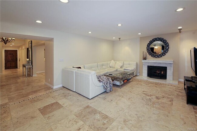 Building Photo - 16513 Moorpark St