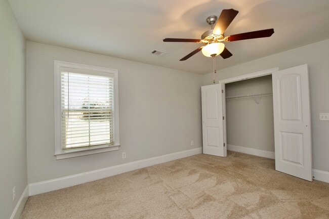 Building Photo - Cotswold S/D! 3Bed/2.5Bath Home with Fence...