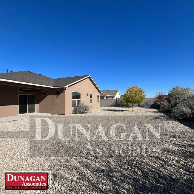 Building Photo - 409 Baler Ln