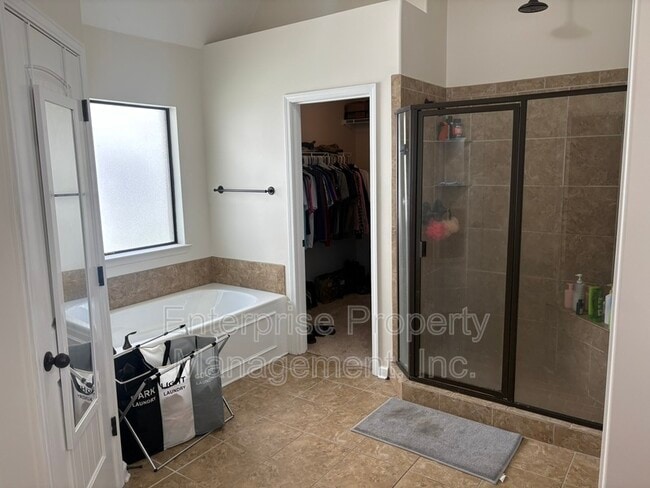 Building Photo - 6153 Lubiani Valley Dr