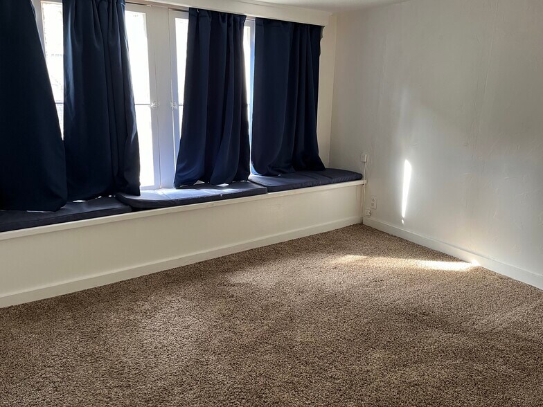 Bedroom - 49 Linoberg St