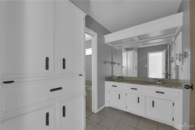 Building Photo - 6904 N 33rd St
