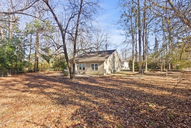 Building Photo - 1710 Charles St