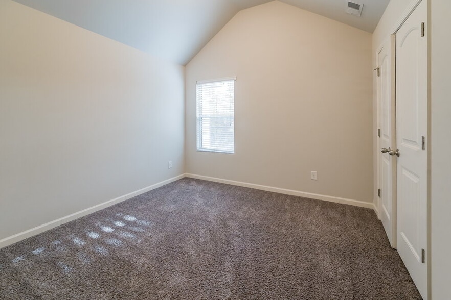 Building Photo - 176 Randy Way