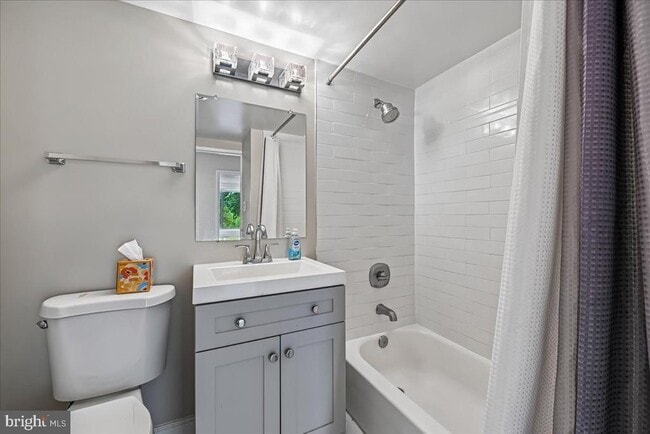 Building Photo - 6631 Wakefield Dr