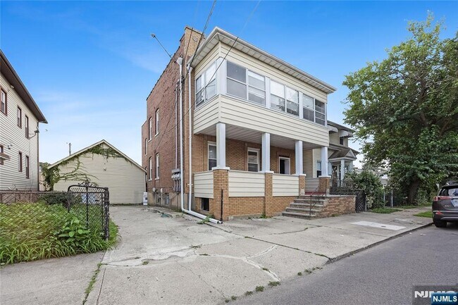Building Photo - 74 Westminster Pl