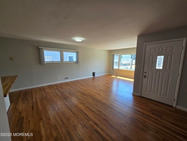 Building Photo - 106 E Granada Dr