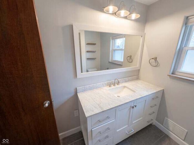 Building Photo - 10209 Broadway St