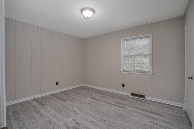 Building Photo - 307 Fairview Ave SW