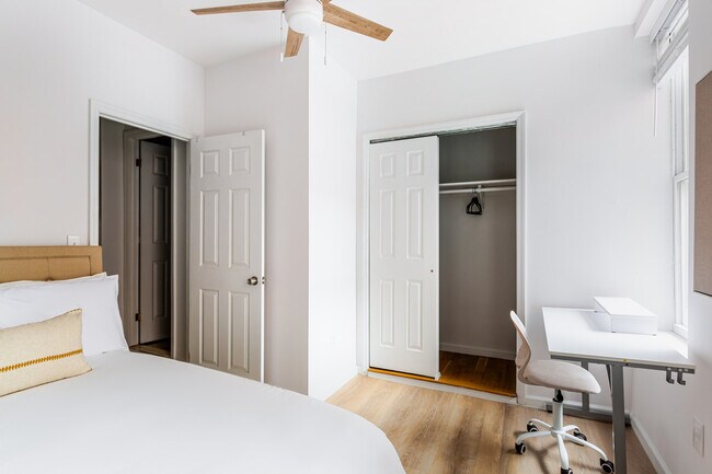 Building Photo - 93 1/2 East 7th Street-SI FL1-ID1054297P