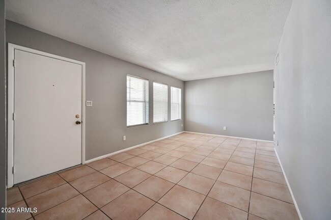 Building Photo - 531 W Emelita Ave