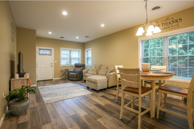 Building Photo - 126 S Beckman Dr