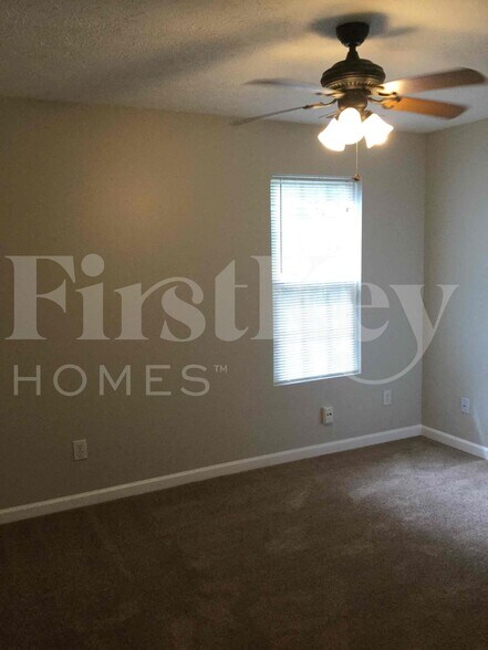 Building Photo - 2324 Sandspring Dr SW