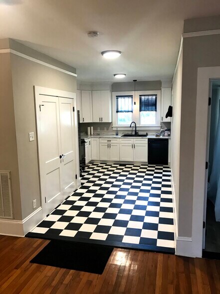 Building Photo - 604 Woodland St