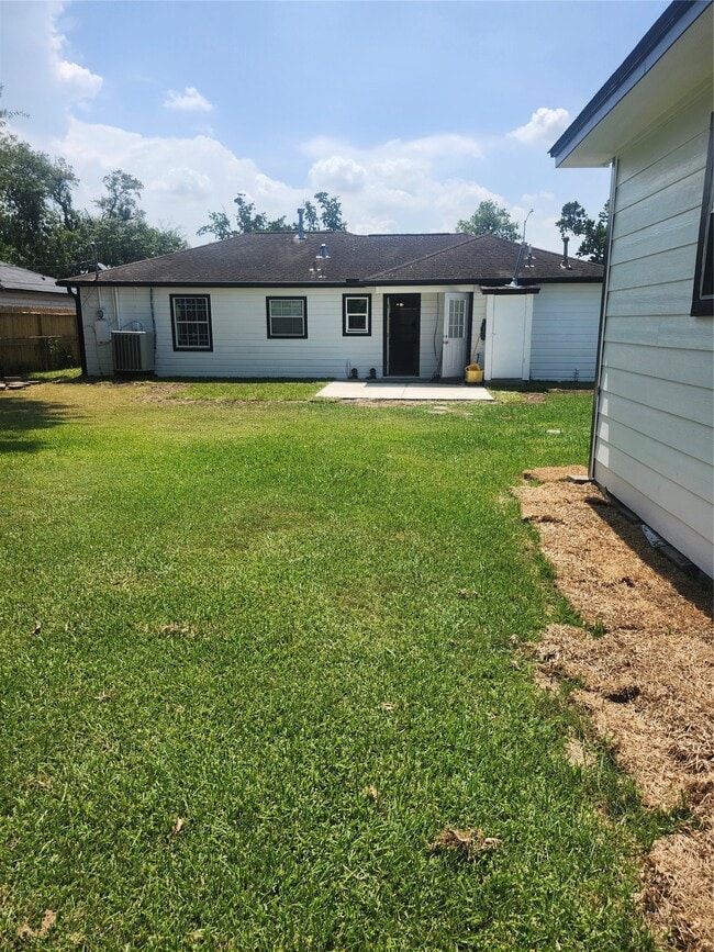 Building Photo - 8921 Laura Koppe Rd
