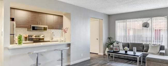 939 E Flamingo Rd