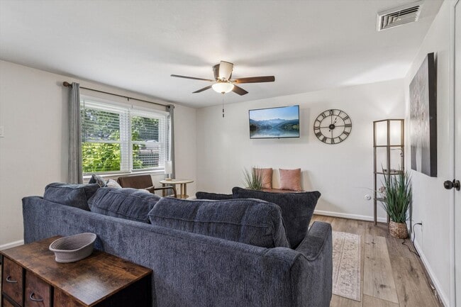 Building Photo - All Inclusive Furnished Rental