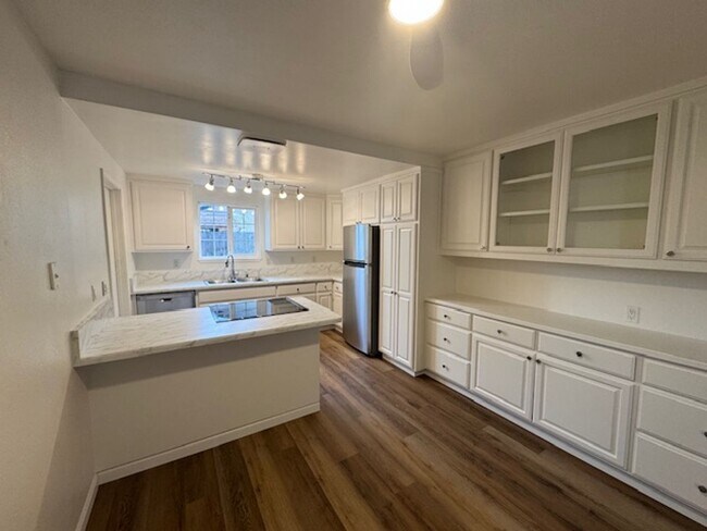 Building Photo - Beautiful 4 Bedroom House Available Now!