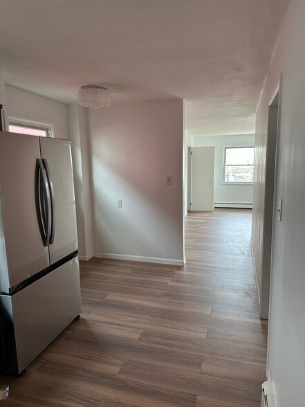 Kitchen - 17 Linden Ave