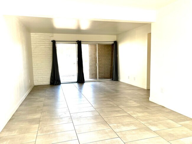 Building Photo - Arcadia-Biltmore area apartment -- MOVE IN...